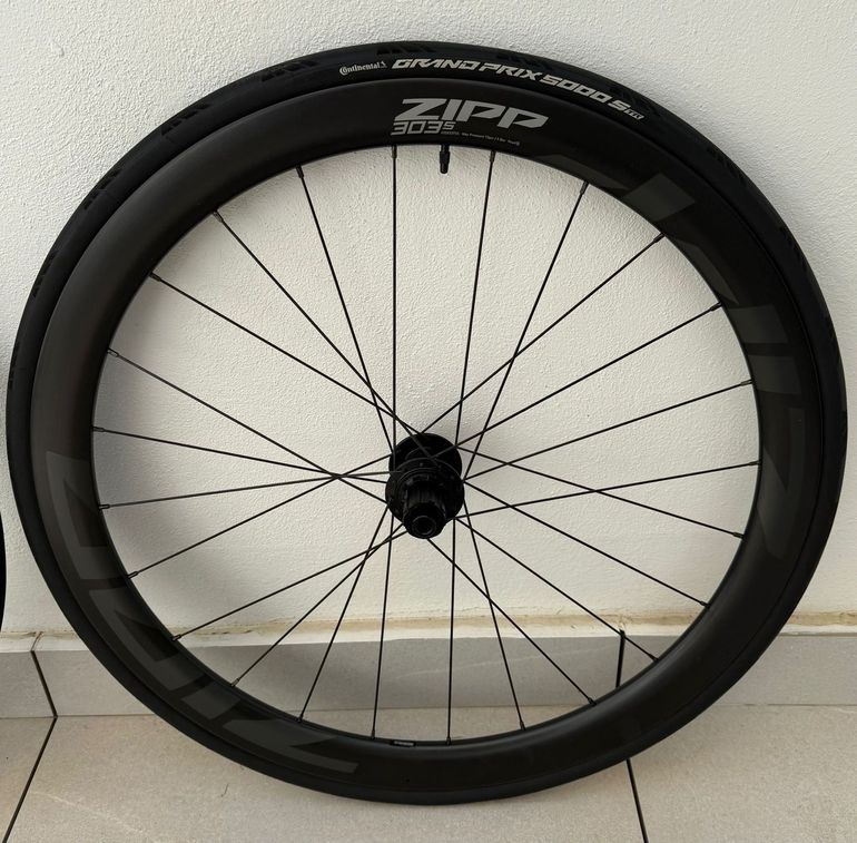 Used Zipp 303s Carbon bike — image 1 of 4