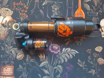 Brugt Fox Float X2 Factory 230x65 2024 bike — billede 4 af 5