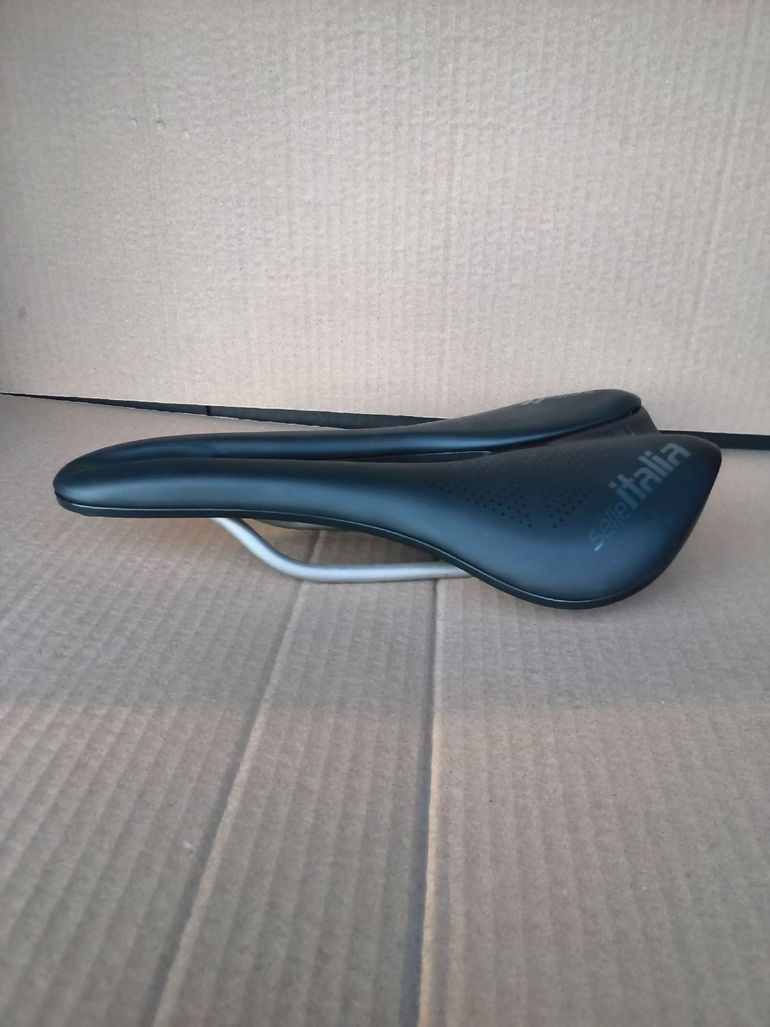 Used Selle Italia Novus Boost Evo TM Superflow nera 145x245 bike — image 5 of 8