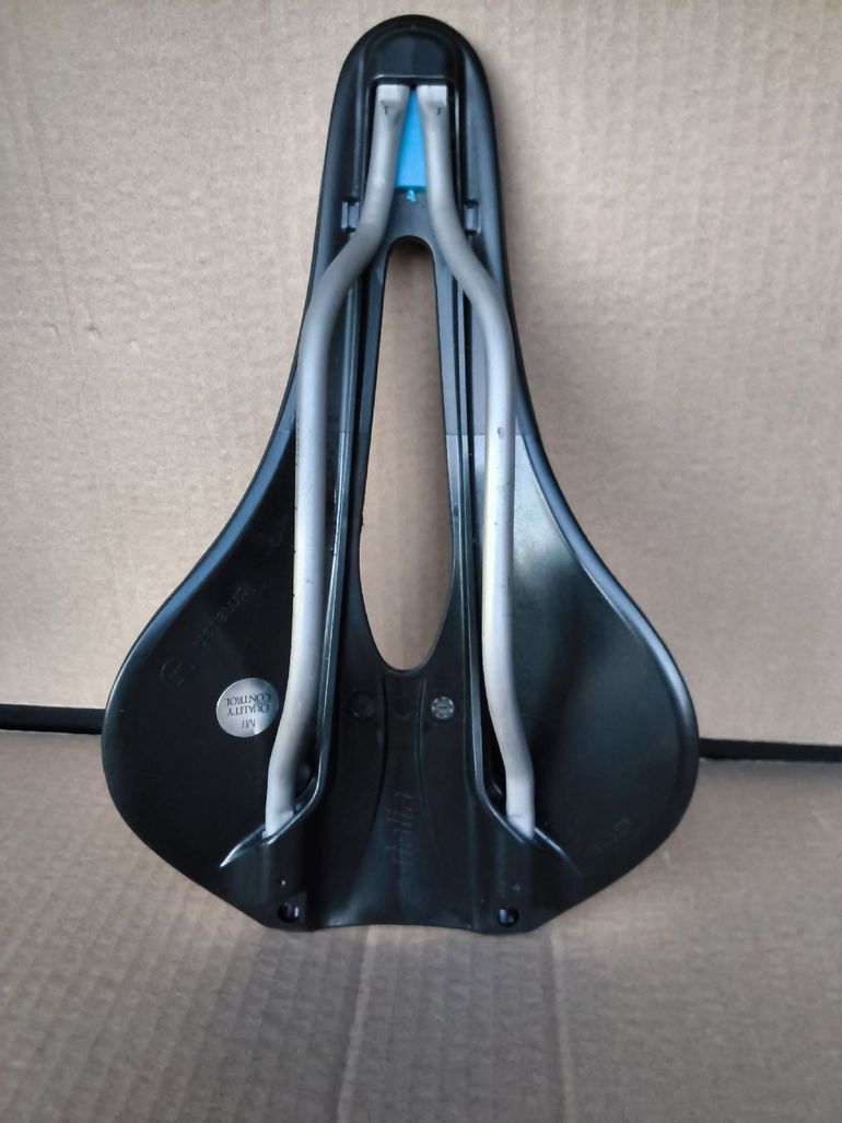 Used Selle Italia Novus Boost Evo TM Superflow nera 145x245 bike — image 3 of 8