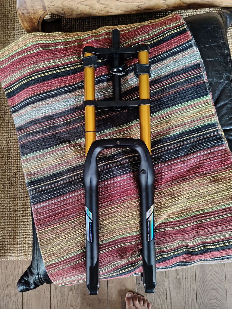 Used magicbros Fourche fat bike 26 pouces bike — image 1 of 8