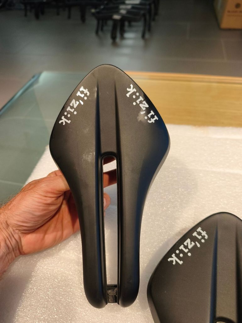 Used Fizik AERIS LONG DISTANCE 2026 bike — image 6 of 9