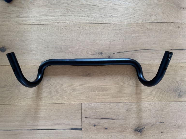 Used Bontrager GR Elite Gravel Handlebar 42 cm 13° Flare Alu 2024 bike — image 8 of 9