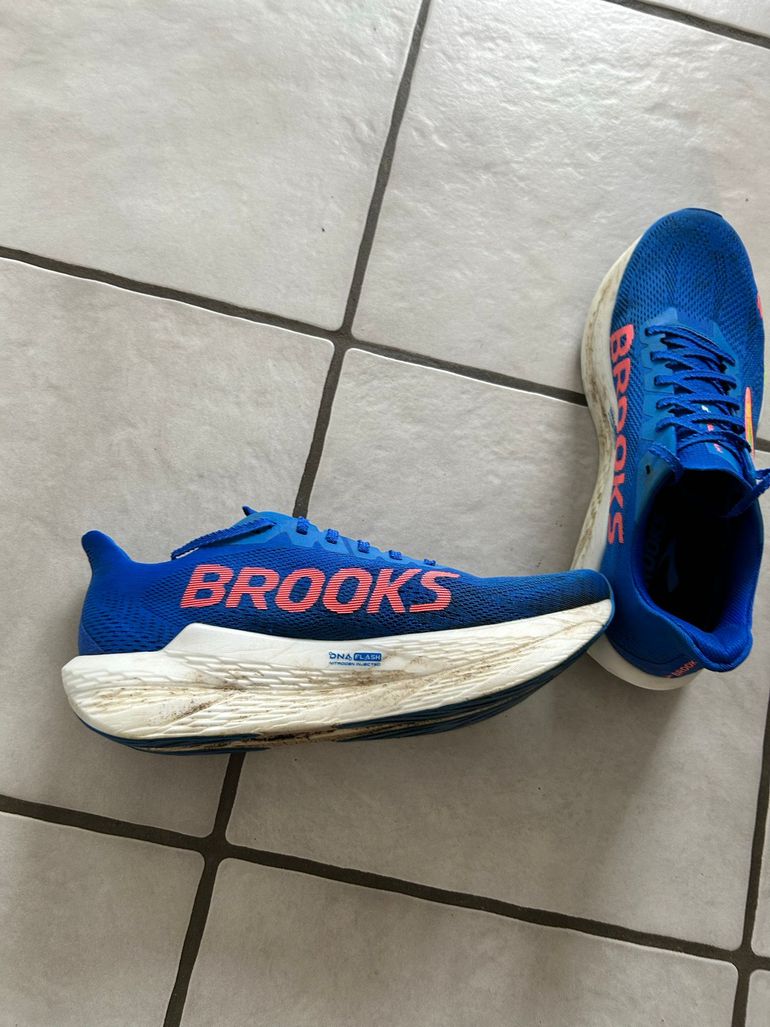 Used Brooks Hyperion Max 2 2025 bike — image 4 of 5
