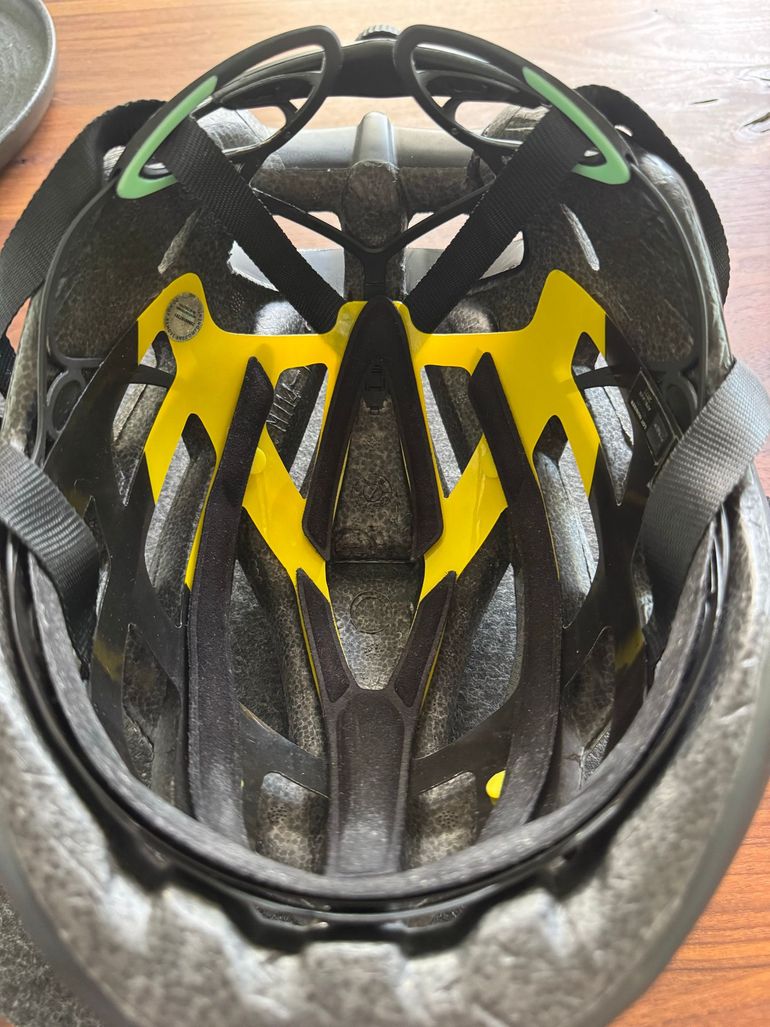 Used MET Trenta 3K Carbon MIPS Helmet Assos Jings RS bike — image 6 of 11