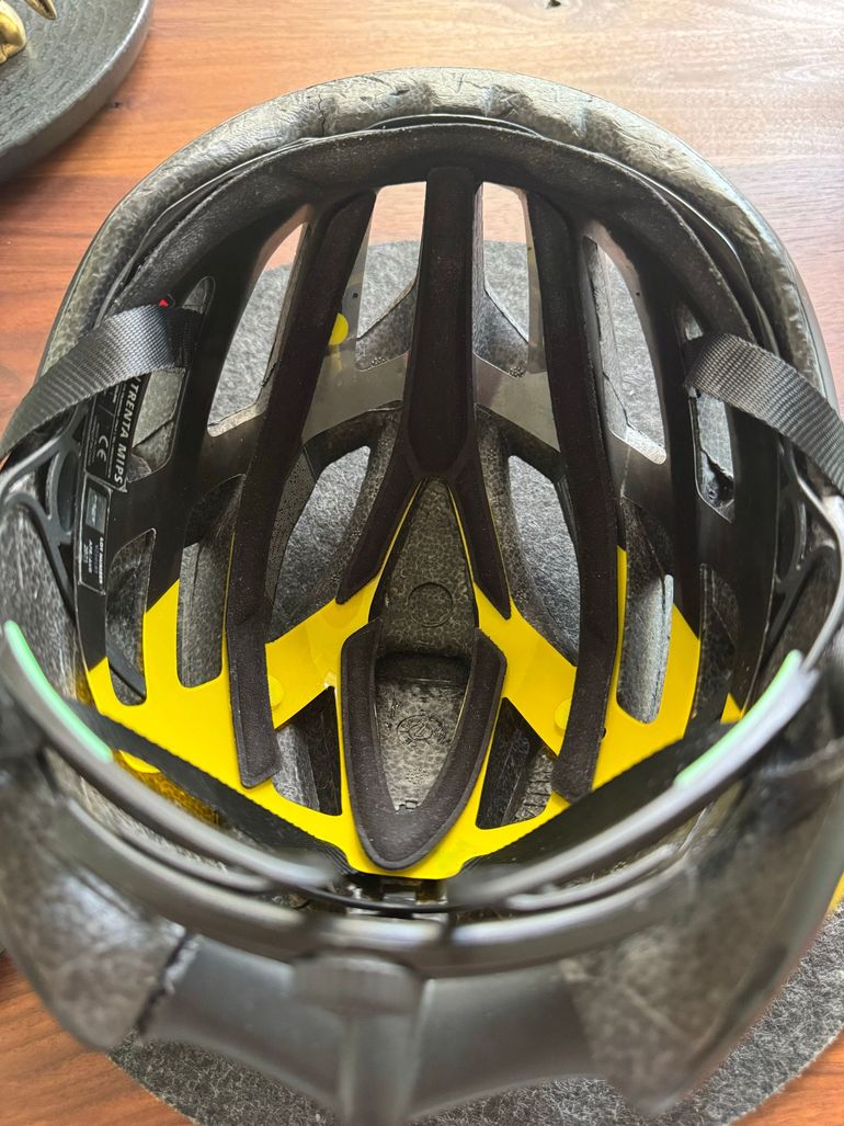 Used MET Trenta 3K Carbon MIPS Helmet Assos Jings RS bike — image 5 of 11