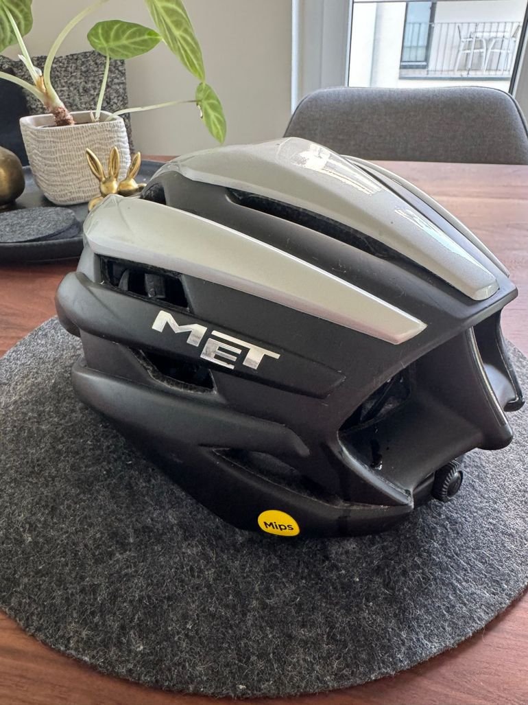 Used MET Trenta 3K Carbon MIPS Helmet Assos Jings RS bike — image 1 of 11