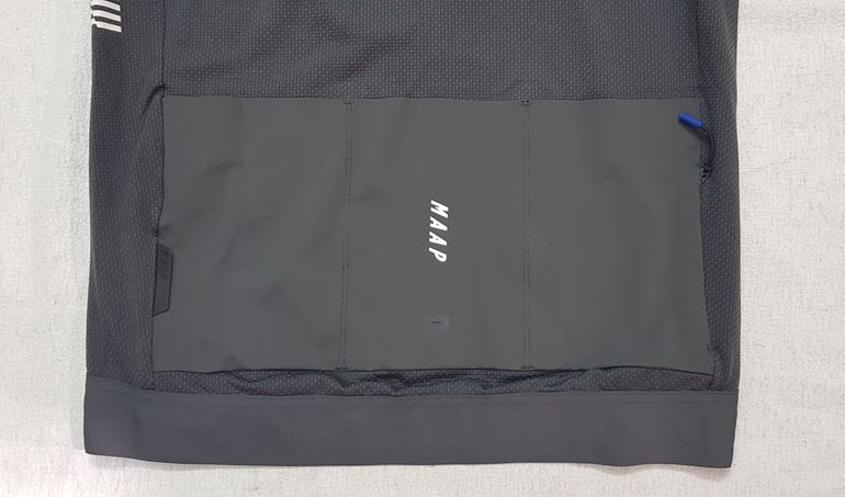 Used MAAP Aeon Jersey Kurzarm Farbe Anthrazit Neu 2025 bike — image 3 of 5