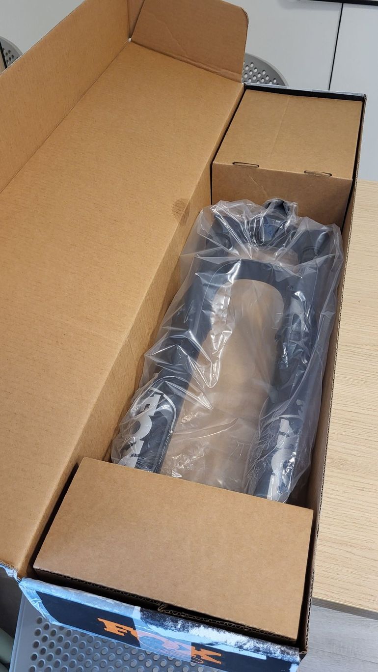 Used Fox 38 Float 160mm 2025 bike — image 12 of 12