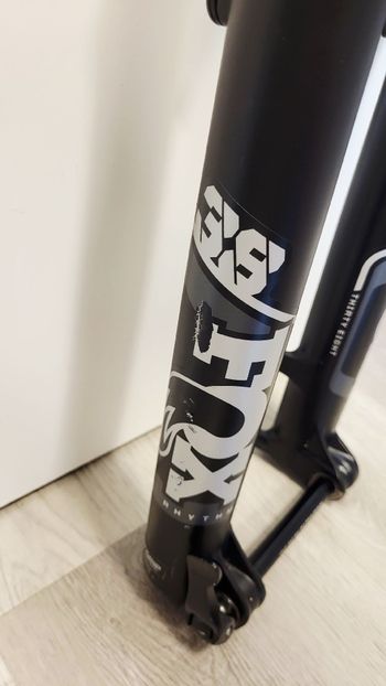 Used Fox 38 Float 160mm 2025 bike — image 10 of 12