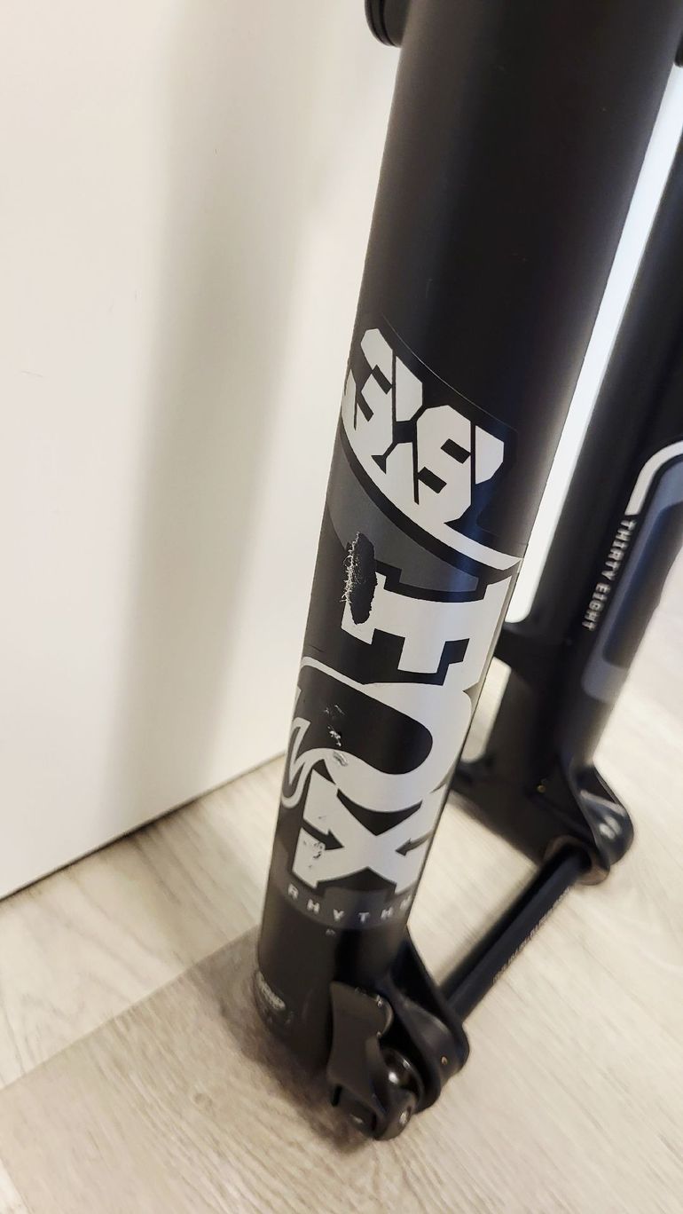 Used Fox 38 Float 160mm 2025 bike — image 10 of 12