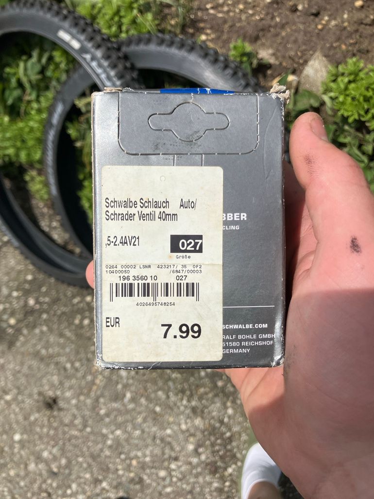 Used Schwalbe Mantel Schlauch Set 2024 bike — image 4 of 4