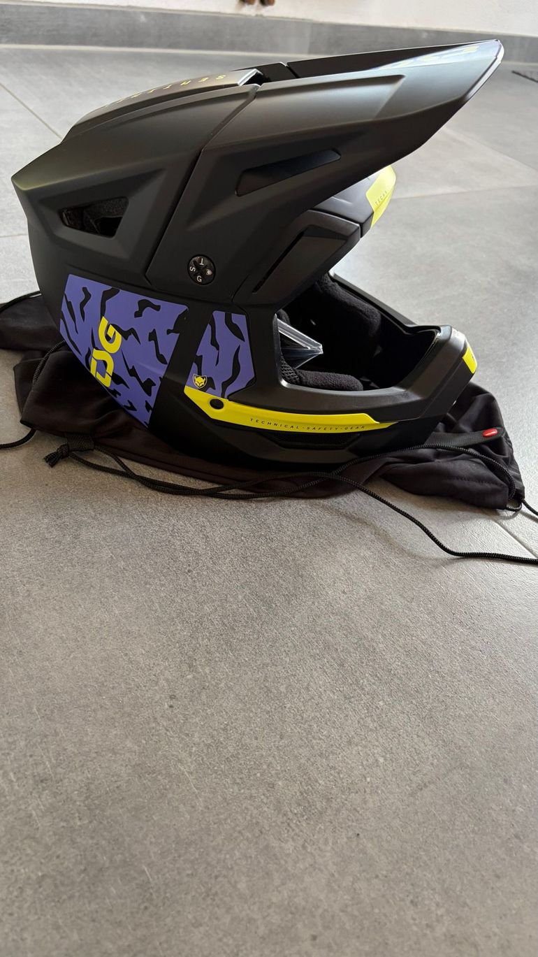 Used Tsg Sentinel Full Face Helmet 2026 bike — image 8 of 9
