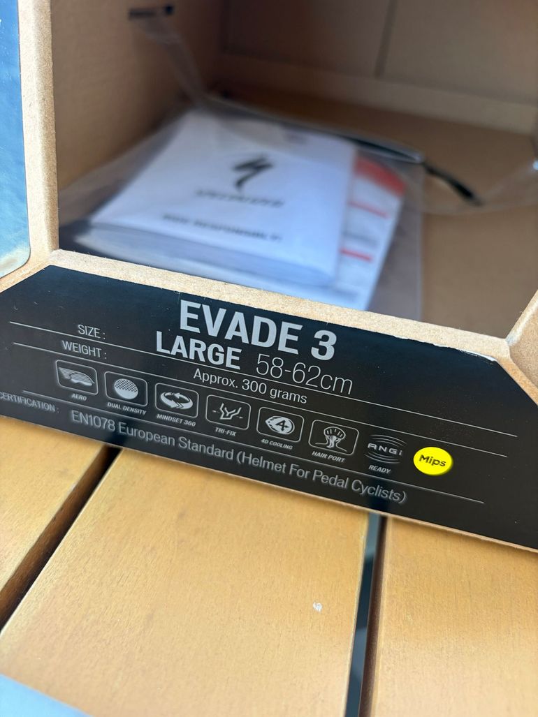 Used Specialized Evade 3 2025 bike — image 9 of 12
