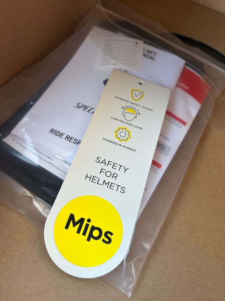 Used Specialized Evade 3 2025 bike — image 10 of 12