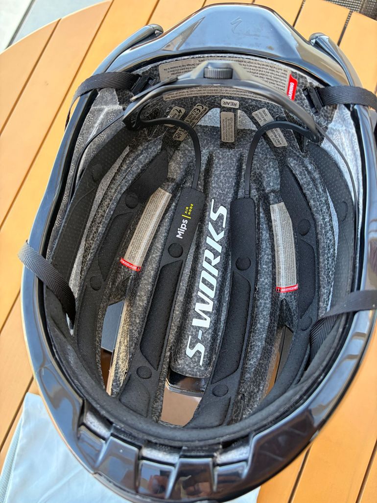 Used Specialized Evade 3 2025 bike — image 6 of 12