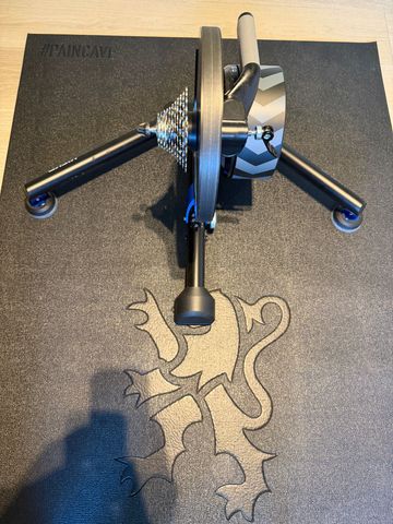 Brugt Wahoo KICKR Smart Trainer 2025 bike — billede 7 af 10