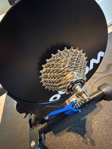 Brugt Wahoo KICKR Smart Trainer 2025 bike — billede 3 af 10