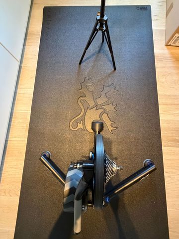 Brugt Wahoo KICKR Smart Trainer 2025 bike — billede 5 af 10