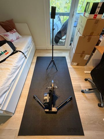 Brugt Wahoo KICKR Smart Trainer 2025 bike — billede 4 af 10