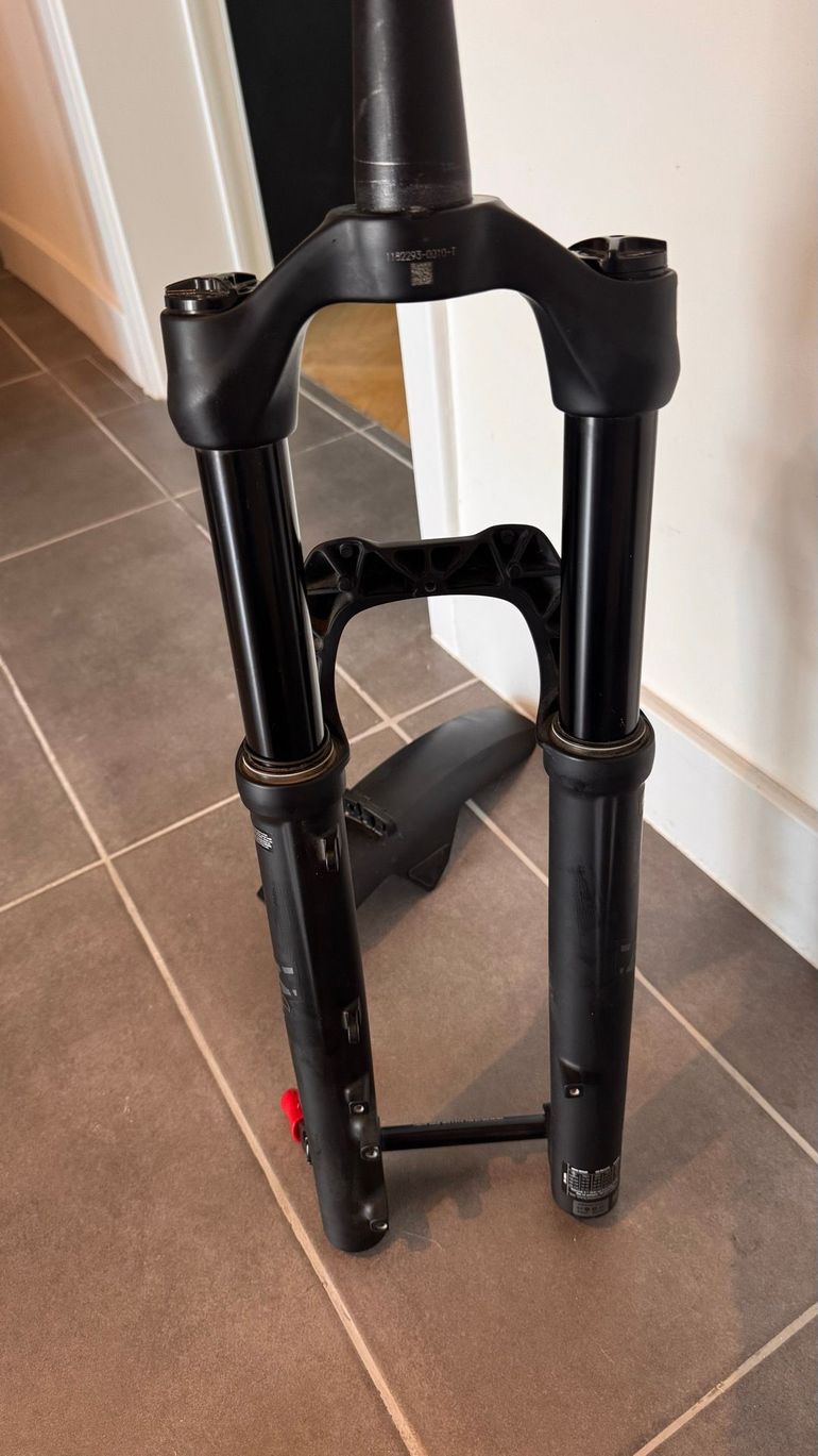 Used Fox 36 AWL HD 27.5 2025 bike — image 4 of 4