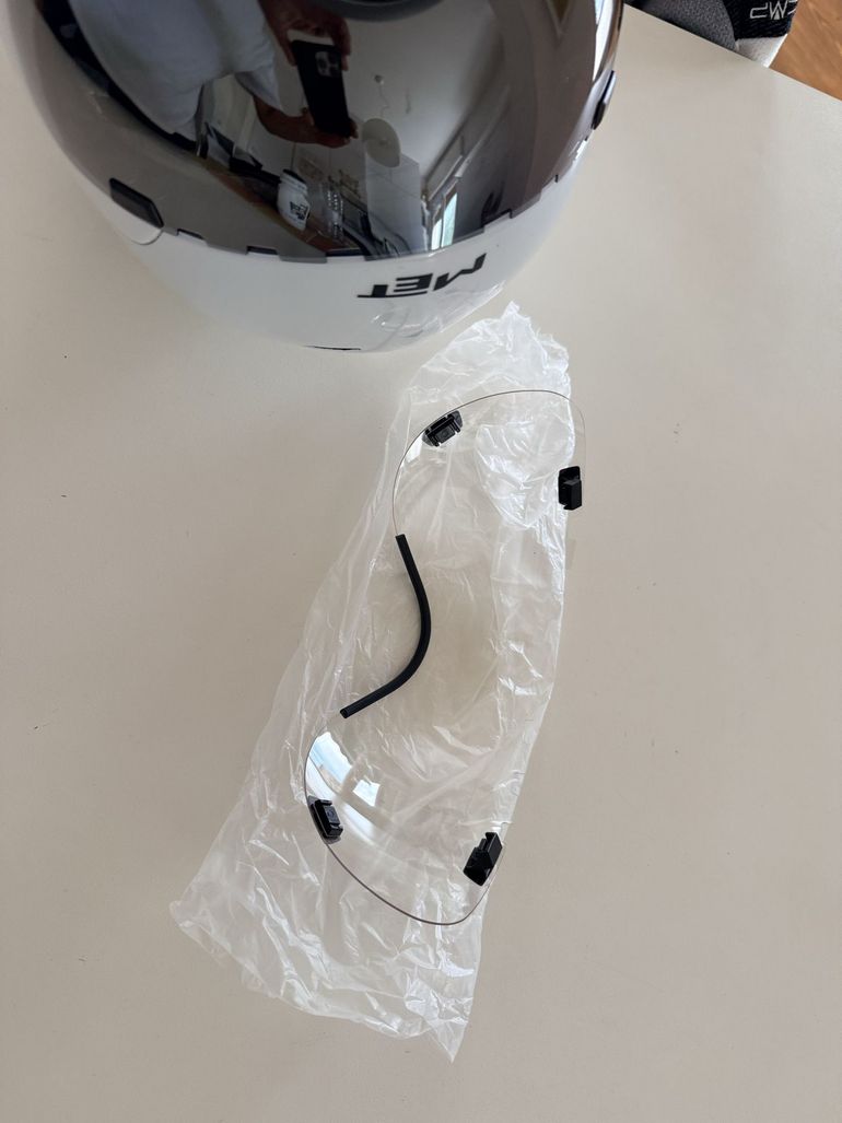 Used MET Drone Wide Body II 2025 bike — image 3 of 11