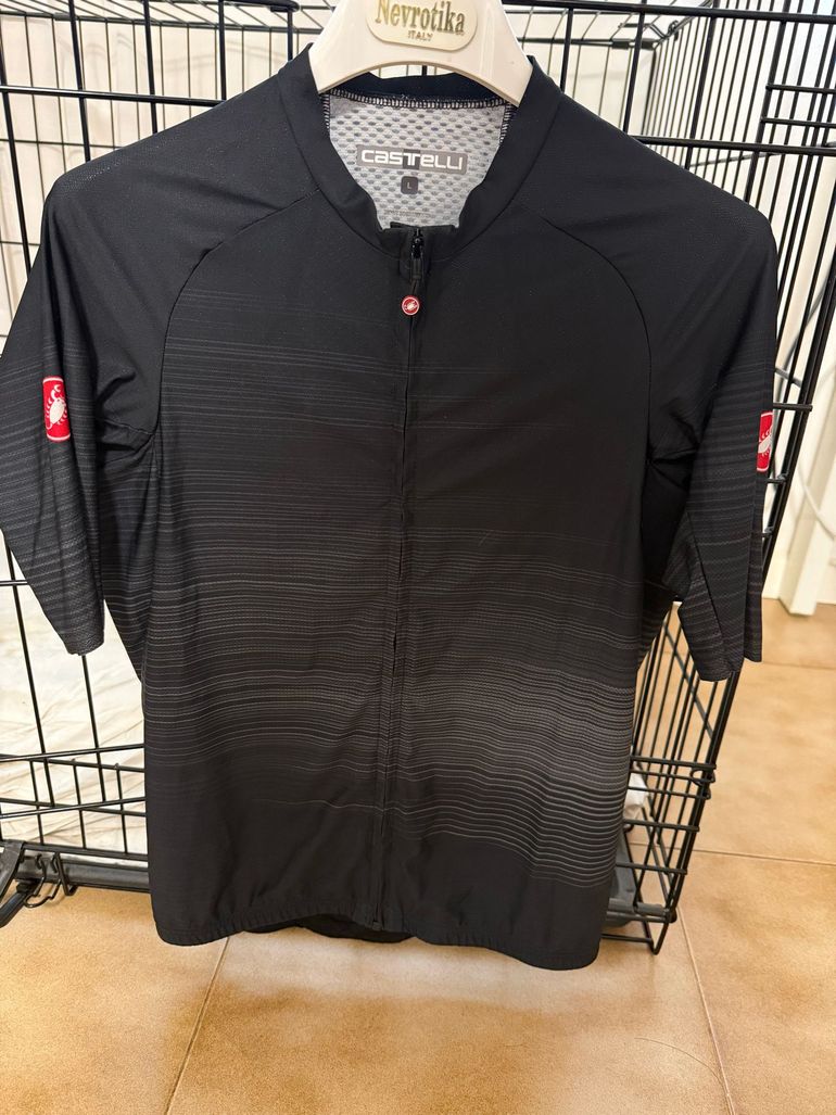 Used Castelli Rosso Corsa Aero Jersey bike — image 1 of 2