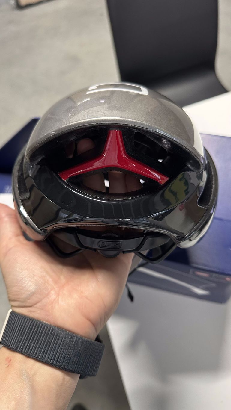 Used ABUS GameChanger Aero Road Helmet bike — image 3 of 9