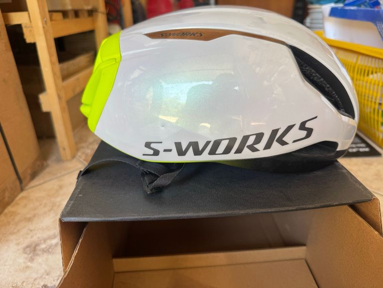 Used Specialized Evade 3 Helmet bike — image 4 of 8