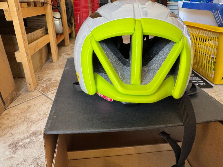 Used Specialized Evade 3 Helmet bike — image 3 of 8
