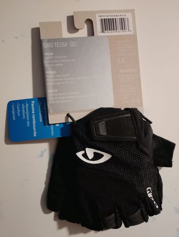 Used Giro Tessa Gel Glove bike — image 2 of 2