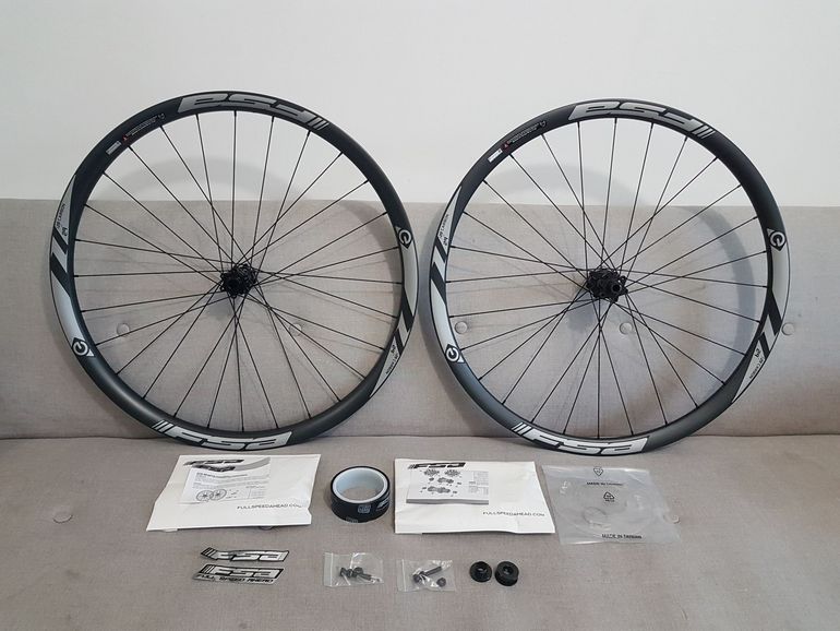 Used Fsa i29 Carbon 29" Disc Boost Shimano HG bike — image 1 of 25