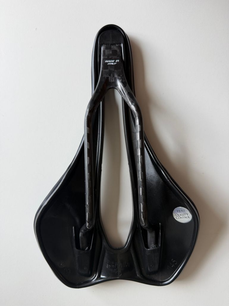 Used Selle Italia SLR Boost Kit Carbonio SuperFlow Saddle 145x248mm L3 bike — image 4 of 5