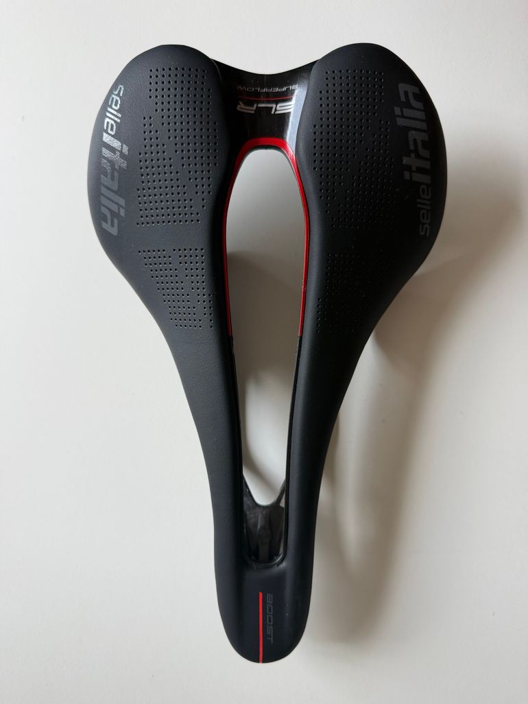 Used Selle Italia SLR Boost Kit Carbonio SuperFlow Saddle 145x248mm L3 bike — image 1 of 5