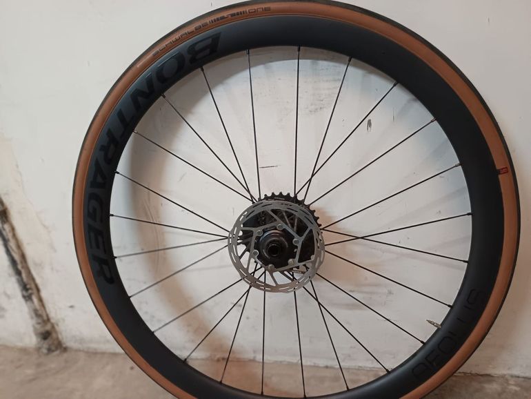Used Bontrager Aeolus Pro 37 2025 bike — image 8 of 9