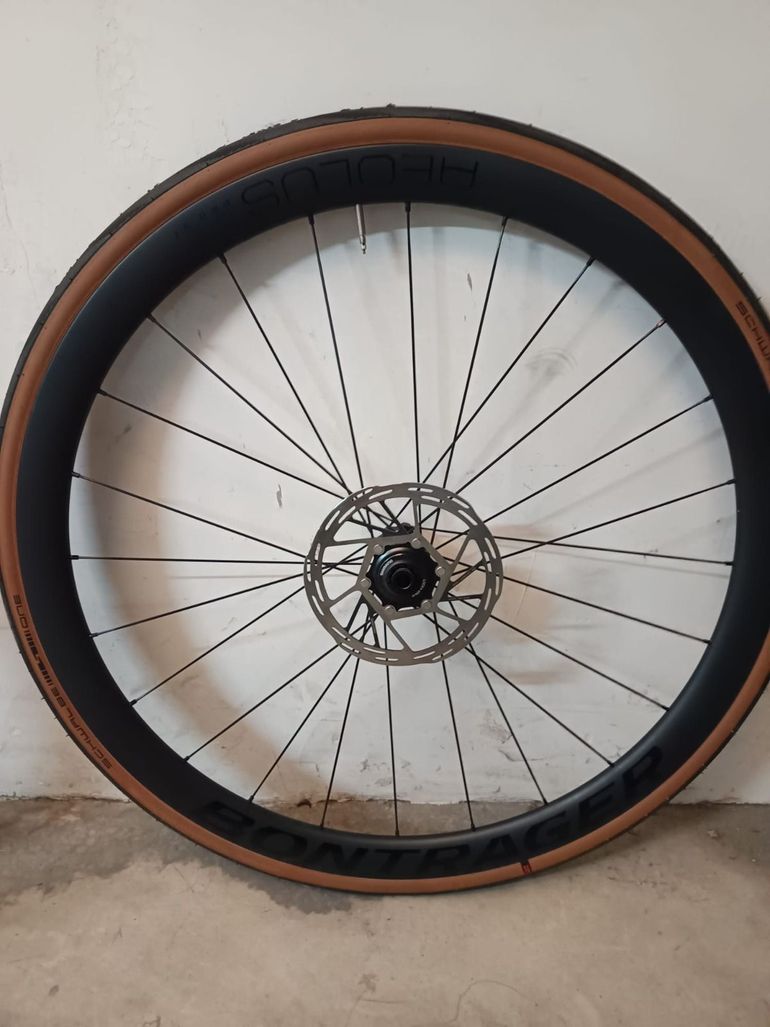 Used Bontrager Aeolus Pro 37 2025 bike — image 3 of 9