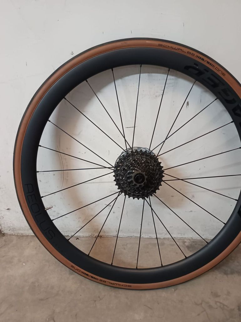 Used Bontrager Aeolus Pro 37 2025 bike — image 1 of 9