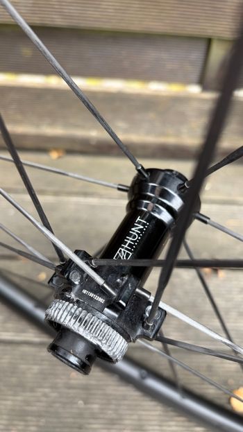 Used Hunt 44 UD Carbon Spoke Disc Wheelset 2024 bike — image 3 of 13