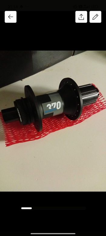 Used Dt Swiss 370 Hubs 32h bike — image 2 of 2