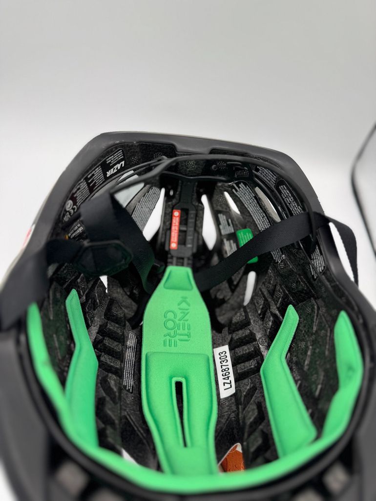 Used Lazer Vento Kineticore Helmet bike — image 4 of 6