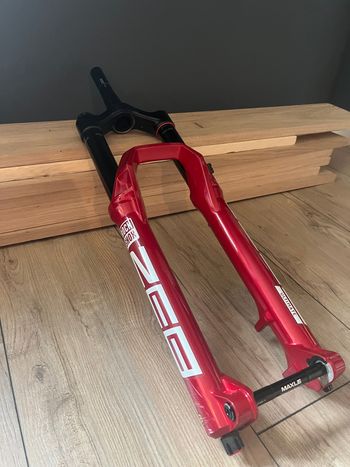 Used RockShox ZEB Ultimate 3.1 29 Zoll 170 mm Electric Red 2025 bike