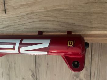 Used RockShox ZEB Ultimate 3.1 29 Zoll 170 mm Electric Red 2025 bike — image 8 of 13