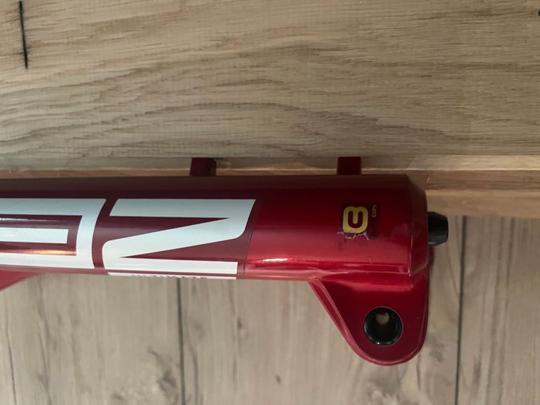 Used RockShox ZEB Ultimate 3.1 29 Zoll 170 mm Electric Red 2025 bike — image 8 of 13