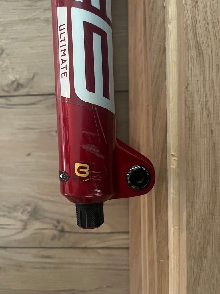 Used RockShox ZEB Ultimate 3.1 29 Zoll 170 mm Electric Red 2025 bike — image 9 of 13