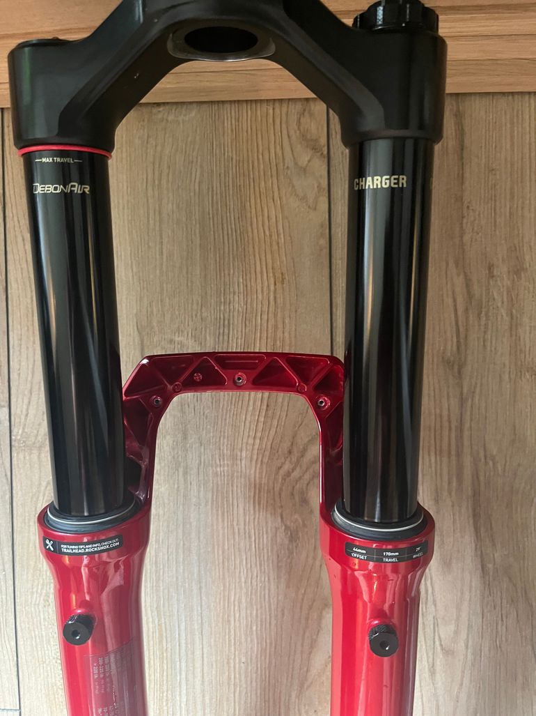 Used RockShox ZEB Ultimate 3.1 29 Zoll 170 mm Electric Red 2025 bike — image 4 of 13