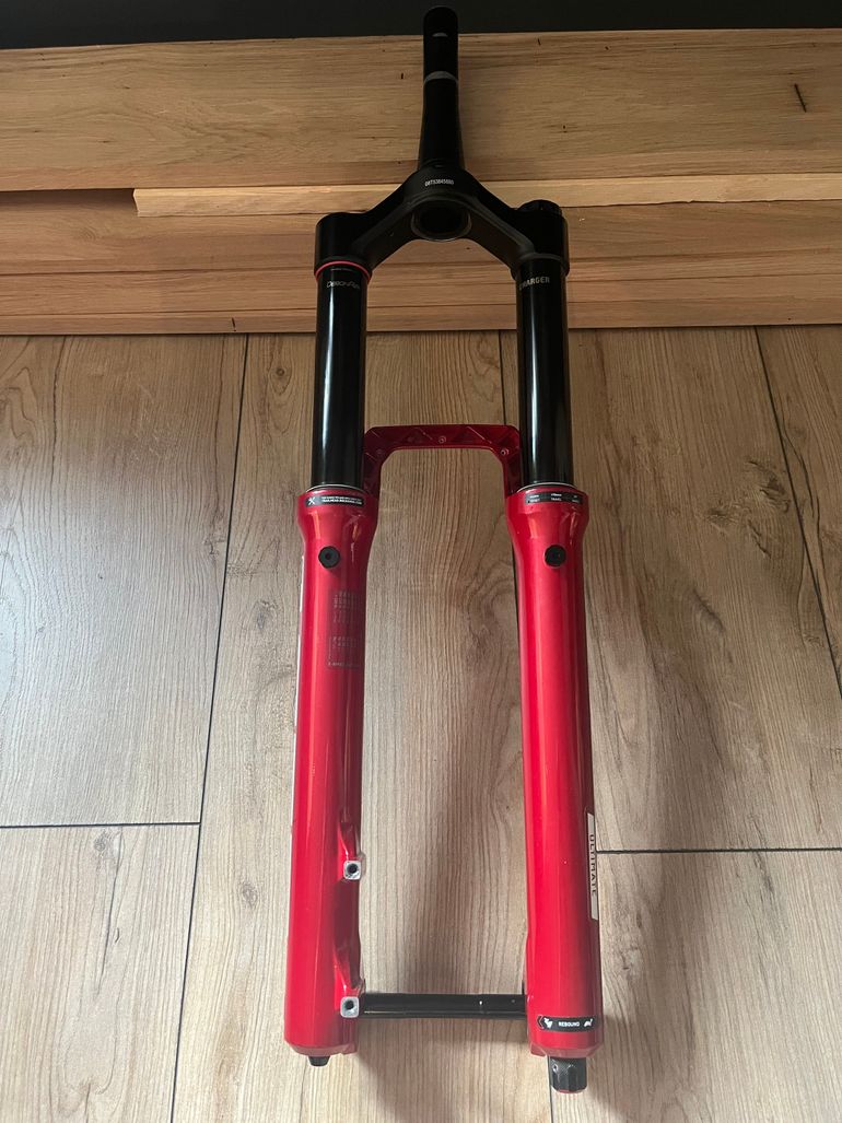 Used RockShox ZEB Ultimate 3.1 29 Zoll 170 mm Electric Red 2025 bike — image 3 of 13