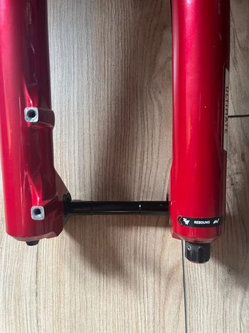Used RockShox ZEB Ultimate 3.1 29 Zoll 170 mm Electric Red 2025 bike — image 10 of 13