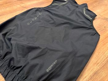 Used Isadore Rain Gilet - S 2026 bike — image 6 of 8
