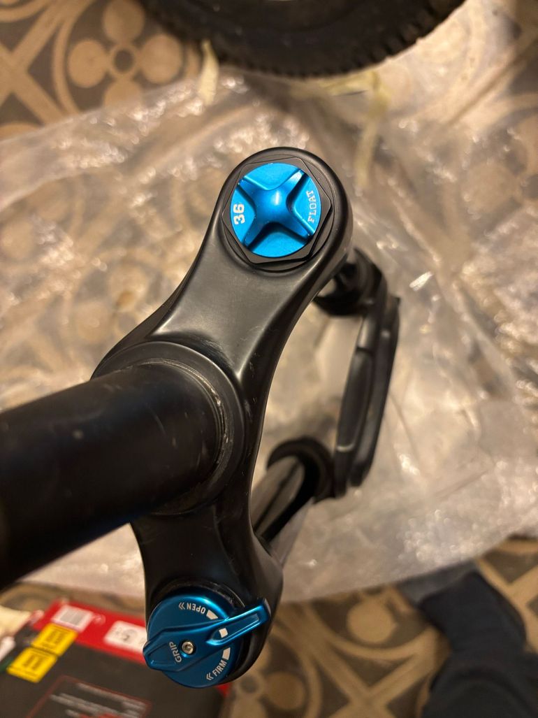 Used Fox 36 Grip 170mm bike — image 3 of 5