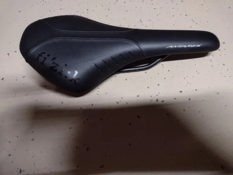 Used Fizik Antares R5 Road/Mountain Cycling Saddle bike — image 1 of 2